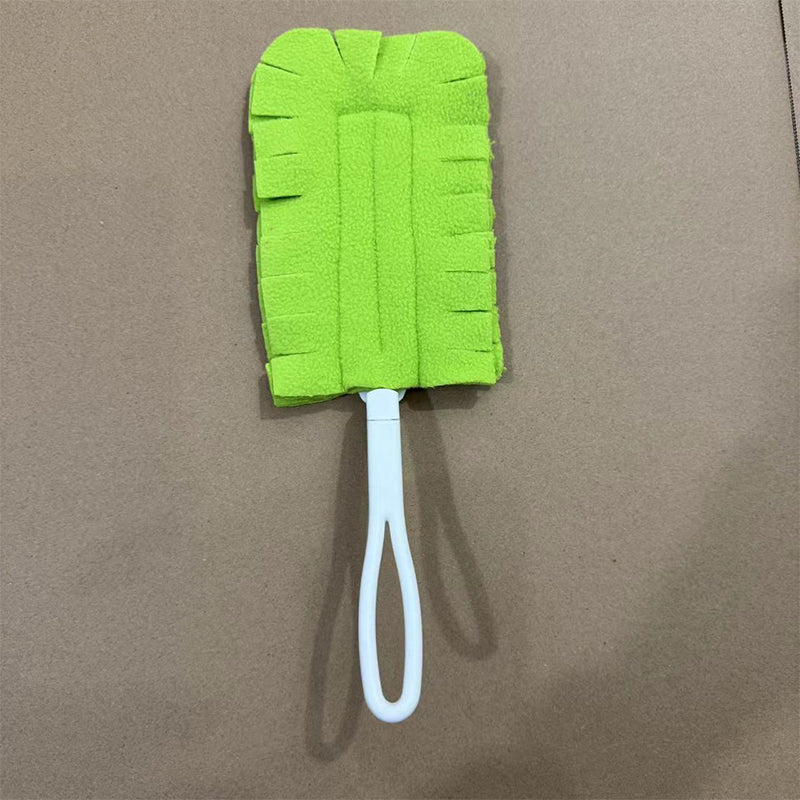 Mopra microvezeldoek tijdens het schoonmaken van een tafel